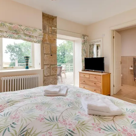 Holiday home 2 Bed In Oc-wa313 *