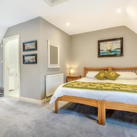 2 Bed In Oc-wa313 Holiday home *