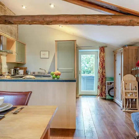 2 Bed In Oc-wa313 Holiday home *