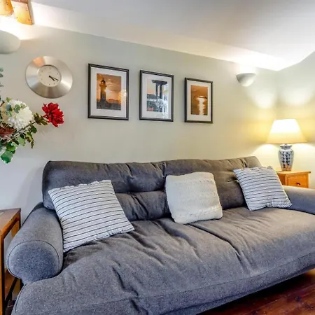 Holiday home 2 Bed In Oc-wa313 *